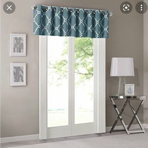 Madison Park Valance NWT Blue Scroll window treatment panel